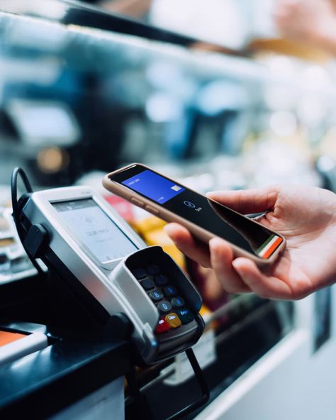 Close up of a woman's hand paying with her smartphone in a cafe, scan and pay a bill on a card machine making a quick and easy contactless payment. NFC technology, tap and go concept Budget Mom, Opening A Bank Account, Mobile Wallet, Mobile Payments, Grocery Budgeting, Best Credit Cards, Credit Card Processing, Save Money On Groceries, Good Credit