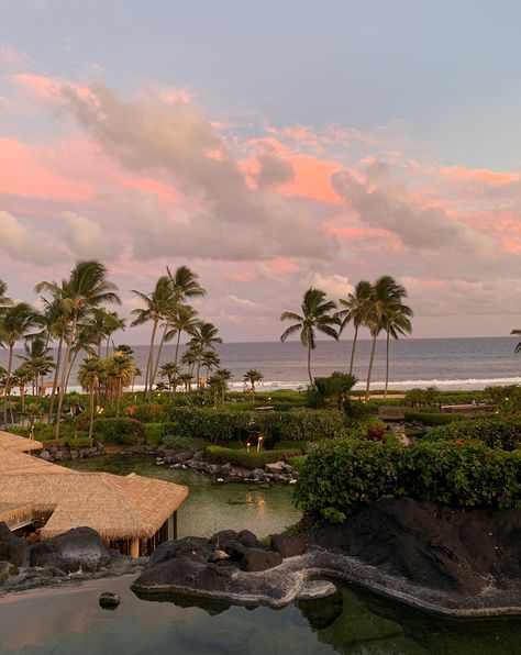 Kauai Travel Guide | Green Wedding Shoes #honeymoonideas #travel #Hawaii #travelguide #weddingideas #wedding #honeymoon #weddinginspo Grand Hyatt Kauai, Kauai Travel, Hawaii Resorts, Oahu Travel, Kauai Wedding, Eat Happy, Dream Honeymoon, Wedding Honeymoon, Hawaii Honeymoon