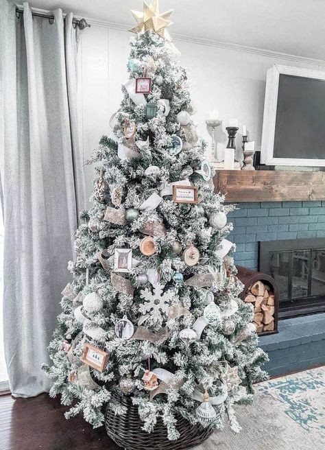 How to Decorate a Christmas Tree: 10 Tips for a Beautiful Tree Christmas Tree Decorations Ribbon, Christmas Tree Decorating Tips, Christmas Tree Storage, Christmas Tree Decorating Themes, Christmas Planters, Classic Christmas Tree, Christmas Tree Branches, Unique Christmas Trees, Flocked Christmas Trees