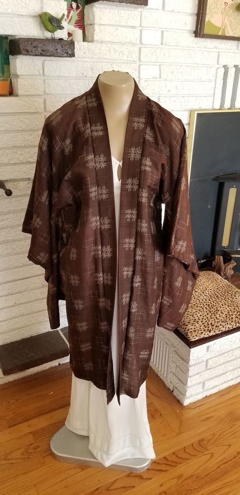 Dapper Vintage Japanese Kimono in brown silk with Mid Century print in cream. Ornate Silk lining in cream, pink and grays. 25" across shoulders 13" sleeve top 24" sleeve drop 23" across back chest 40" from shoulders to end of Kimono  Great condition. Size Medium Mid Century Japanese, Vintage Japanese Kimono, Brown Silk, Pajama Robe, Vintage Kimono, Womens Robes, Japanese Kimono, Vintage Japanese, Pink Grey