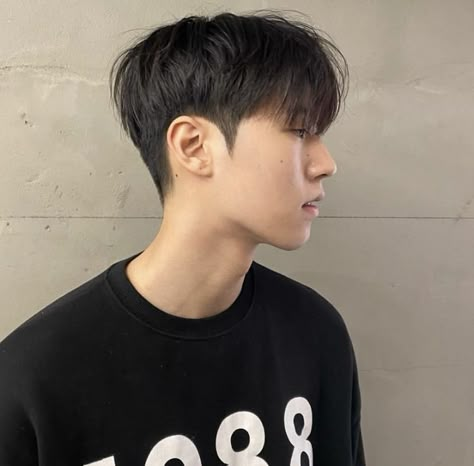 Two Block Low Fade, Korean Hair Men Short, Two Block Cut Hair Men, 2 Block Haircut Men Short, Asian Taper Fade, Two Block Haircut Men Undercut, Kpop Haircut Men, Comma Haircut, Korean Two Block Haircut