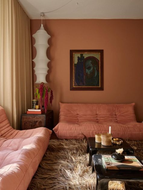 Terracotta Living Room, Stockholm Apartment, Pink Lounge, Carnation Pink, Warm Interior, Pink Living Room, Bathroom Decoration, Elegant Bathroom, Living Room Inspo