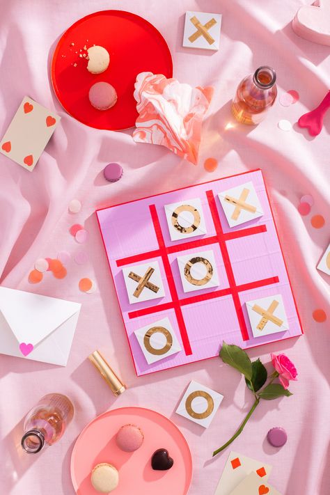 Celebrate LOVE with XOXO❣A Tic-Tac-Toe board perfect for a sweet game with your Valentine. See full tutorial on duckbrand.com. @theduckbrand Colorful Studio, Valentines Baking, Valentines Games, Valentines Day Food, Duck Tape, Valentine Photography, My Funny Valentine, Valentine Photo, Valentines Food