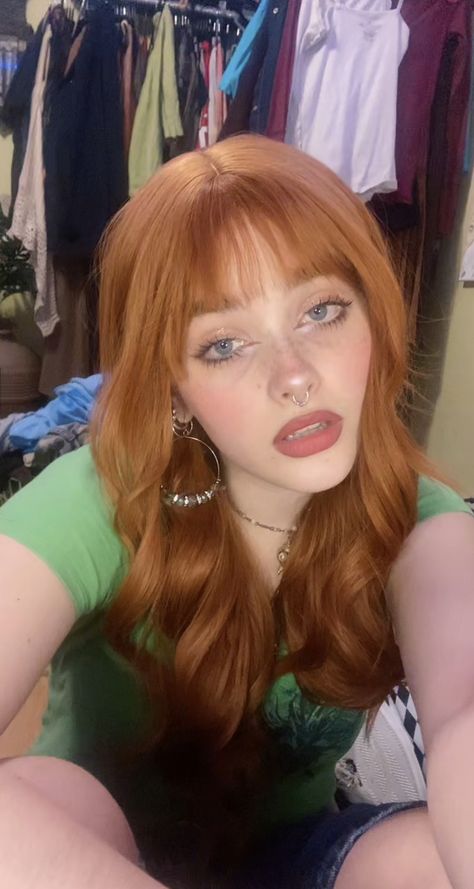 Soft Makeup For Redheads, Ginger Eye Makeup, Orange Hair Makeup Ideas, Ginger Hair Eye Makeup, Makeup For Ginger Hair Green Eyes, Redhead Prom Makeup, Makeup For Ginger Hair Blue Eyes, Makeup For Blue Eyes And Red Hair, Eye Makeup For Ginger Hair