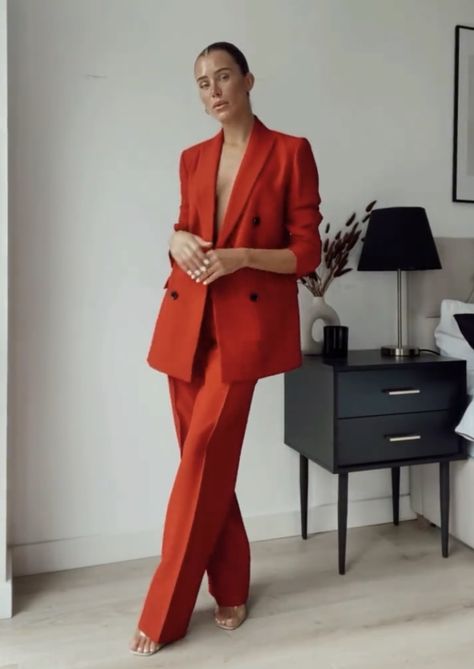 Phd Defense Outfit, Women's Formal Suit, Talk Show Outfit, Power Suits For Women, Outfit Elegantes, Business Outfits Women, Effortlessly Chic Outfits, Woman Suit Fashion, Pantsuits For Women