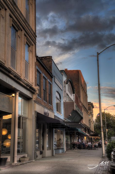 Downtown Bowling Green #BGKY Bowling Green Kentucky, Cage The Elephant, Bowling Green, Cool Poses, Kentucky, Photography Poses, Wedding Venues, Green, Photography