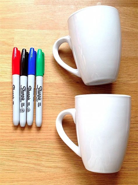 Personalised mugs for Father's day via Toby & Roo :: daily inspiration for stylish parents and their kids. Sharpie Mug, Mug Crafts, Personalised Mugs, Diy Mugs, Painted Mugs, Fathers Day Mugs, Father's Day Diy, Fathers Day Presents, Sunday School Crafts