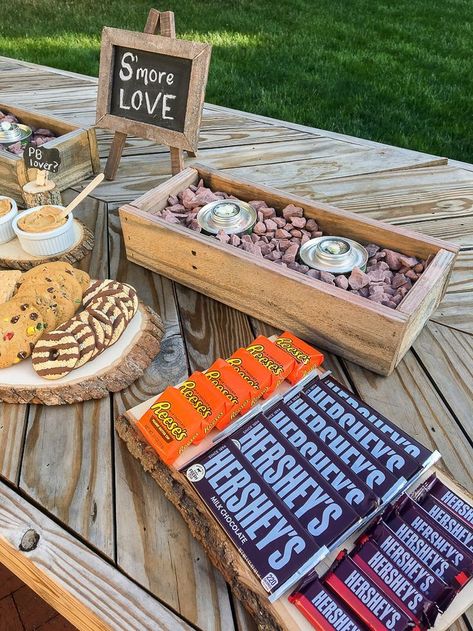 Smores, smores bar, smores dessert, smores dip, smores cookies #smores #smoresbar #smoresdessert Smores Bar Wedding, Smores Bar Party, Cookies Smores, Dessert Smores, Bar Party Ideas, Smores Bars, Smores Party, Lila Party, Smores Dip