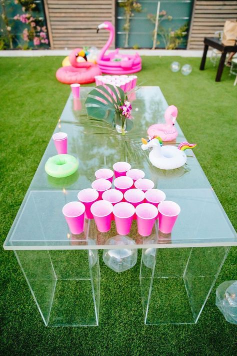 Tropisk Fest, Halloween Games For Adults, Birthday 21st, Fest Temaer, Tropical Birthday Party, Hawaiian Party Decorations, Luau Theme Party, Luau Birthday Party, Pool Party Decorations