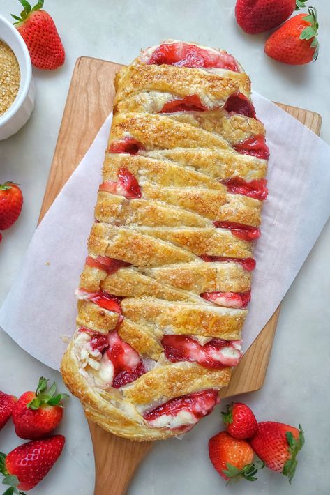 Strawberry Cheesecake Puff Pastry Recipes, Strawberry And Cream Pastry, Cream Cheese And Fruit Puff Pastry, Strawberry Cream Cheese Strudel Recipes, Fruit And Cream Cheese Pastries, Strudel Filling Recipes, Strawberries And Cream Pastry, Strawberry And Cream Cheese Pastry, Strawberry Cream Cheese Braided Pastry