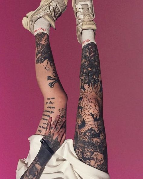 Girl Thigh Tattoos, 16 Tattoo, Kunst Tattoos, Tattoos Geometric, Tattoo Girls, 문신 디자인, Great Tattoos, Black Mamba, Piercing Tattoo