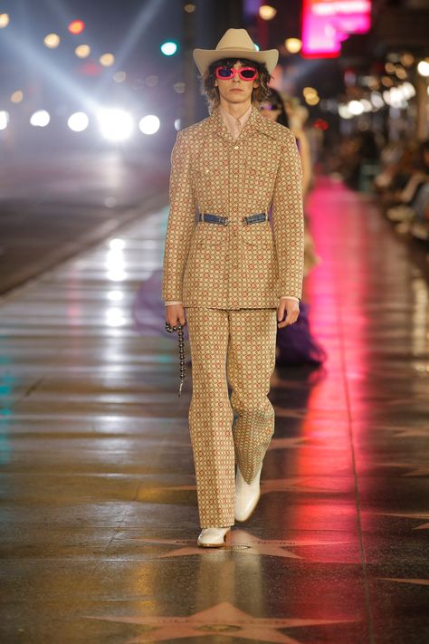 Gucci Pre-Fall 2022 Collection | Vogue Alessandro Michele Gucci, Love Parade, Calico Dress, Gucci Spring, Hollywood Boulevard, Celebrity Culture, Old Hollywood Stars, Male Fashion Trends, Alessandro Michele