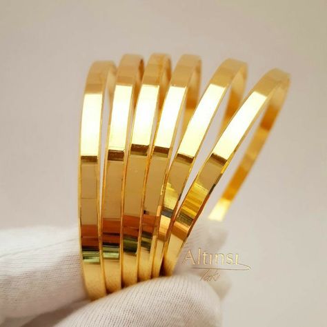 Plain Gold Bangles, Solid Gold Bangle, Ladies Bangles, Gold Bracelet Simple, Unique Bangle, Gold Temple Jewellery, Gold Bangles For Women, New Gold Jewellery Designs, Gold Bangle Set