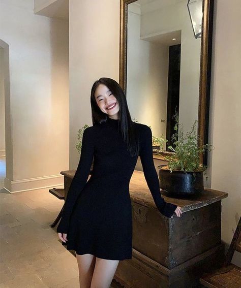 Late Night Dress Aesthetic, Dior Classy Outfit, Dark Feminine Outfits For Work, Black Dress With Sandals, Cute Dresses Classy, All Black Classy Outfits, Sundays Best Outfits, Simple Classy Dress, High Collar Dress