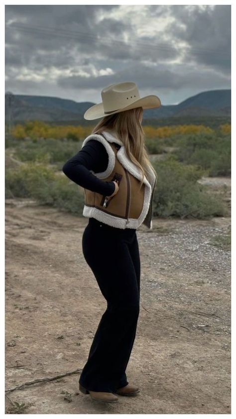 Cowboy Outfits For Women, Country Concert Outfit Ideas, Country Outfits Women, Country Concert Outfits, Trajes Country, Vaquera Outfit, Casual Country Outfits, Cowgirl Style Outfits, Outfits For Mexico