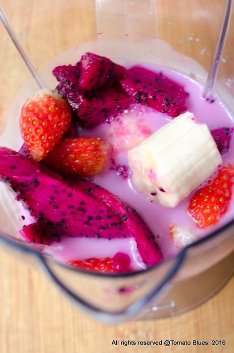 Pitaya Smoothie Bowl, Fruit Smoothie Bowl, Dragon Fruit Smoothie Bowl, Pitaya Smoothie, Natural Smoothies, Dragon Fruit Smoothie, Healthy Fruit Smoothies, Fruit Smoothie Recipes Healthy, Smoothie Healthy