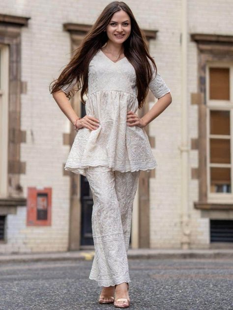 Kurti Pant, Designer Party Dresses, Short Kurti, Kurtis With Pants, Influencers Fashion, Kurta With Pants, Stylish Dress Designs, Cotton Set, India Fashion