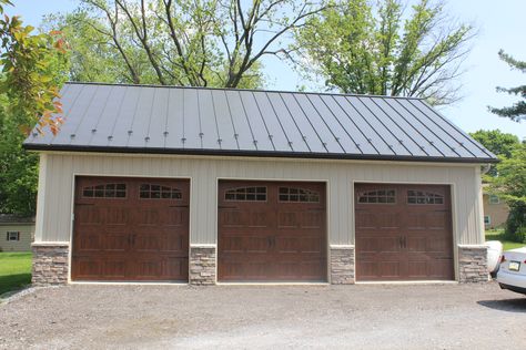 Beautiful 3 Bay Garage Pole Building Pole Barn Kits, Metal Garage Buildings, Metal Shop Building, Pole Barn Garage, Farmhouse Garage, Garage Floor Paint, Garage Door Types, Metal Garage, Pole Buildings