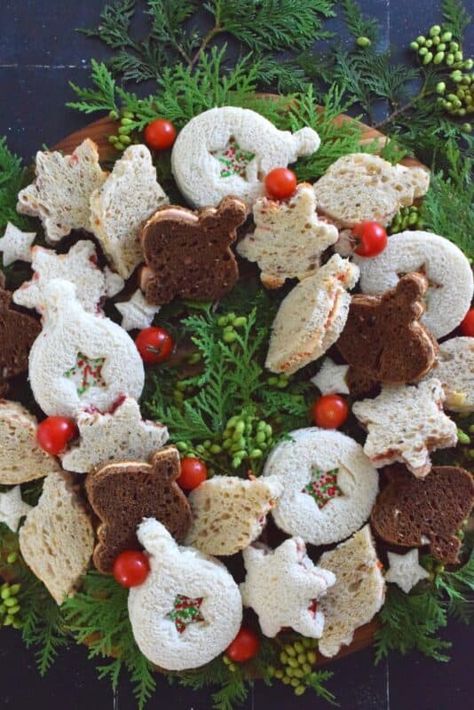 Seasonal Appetizers, Charcuterie Christmas, Christmas Sandwiches, Christmas Eats, Christmas Buffet, Finger Sandwiches, Party Appetizers, Tea Sandwiches, Holiday Appetizers