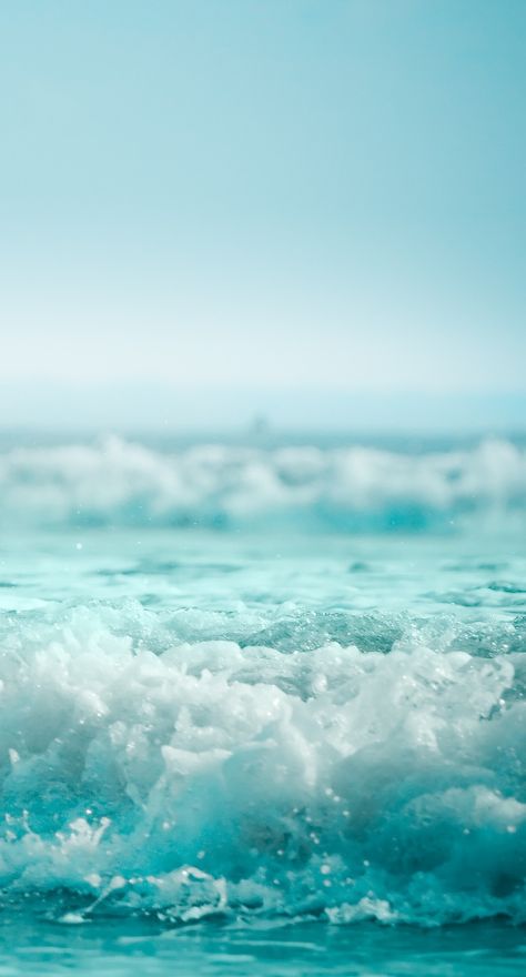 Image Bleu, Azul Tiffany, Ocean Wallpaper, Beach Wallpaper, Blue Beach, Arbonne, Summer Wallpaper, Jolie Photo, In The Ocean