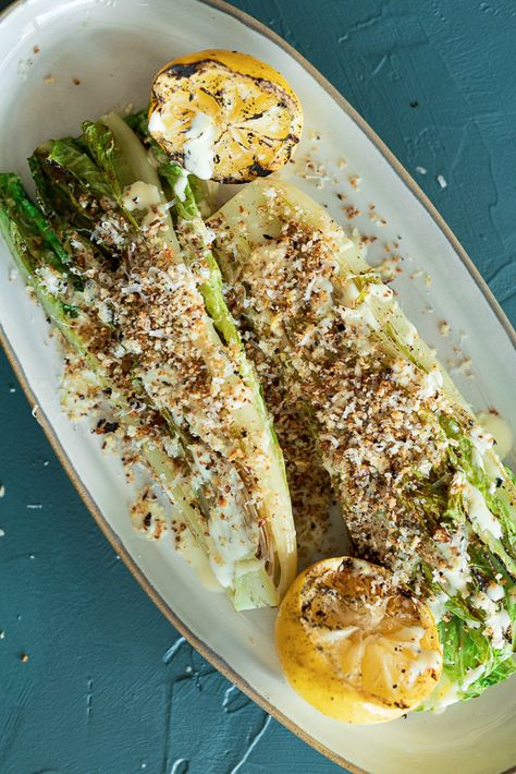 Grilled Romaine Lemon Caesar Salad - Wright Family Table Grilled Romaine Steak Salad, Fresh Romaine Salad, Grilled Ceasar Salad Recipe, Roasted Romaine Salad, Grilled Salad Romaine, Lemon Caesar Salad, Fancy Vegan Dinner Recipes, Grilled Romaine Salad Caesar, Fancy Caesar Salad