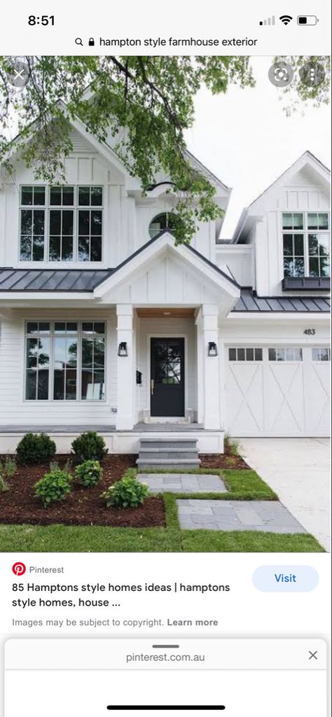 Fasad Design, White Exterior Paint, Friday Inspiration, White Siding, Farmhouse Exterior Design, Pintura Exterior, Casas Coloniales, White Windows, Modern Farmhouse Exterior