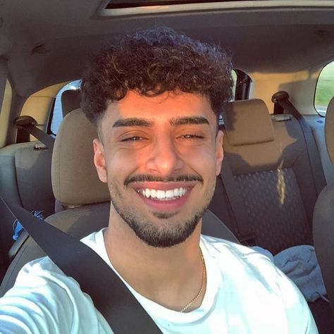 Back Seat Car Pictures Instagram, Back Seat Car Pictures, Back Seat Car, Car Pictures Instagram, Mustache And Goatee, Men Fade Haircut Short, Curly Hair Fade, Mustache Styles, Latin Men