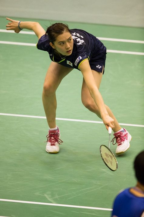 Sports Poses, Badminton Photos, Play Badminton, Women's Badminton, Action Pose Reference, People Poses, Sports Figures, Figure Poses, Sporty Girls