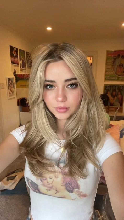 Hair Cut Long Face Girl, Layers Inspo Medium Hair, Curtain Bang Layers Medium Hair, Curtain Bangs Long Hair Circle Face, Blonde Blowout Layers, Blonde Side Part Hairstyles, Cute Layered Haircut Mid Length Straight, Soft Layers With Wispy Bangs, 90s Long Layered Hair Side Part