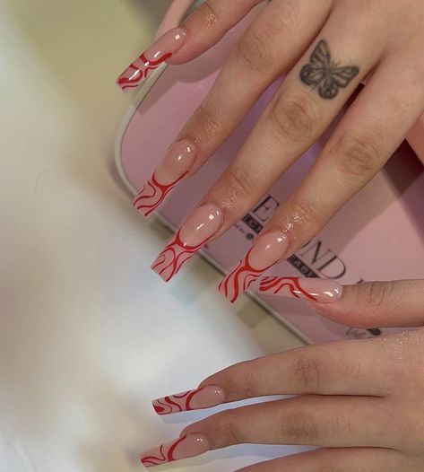 Red Nails Abstract Design, Nails 2022 Red, Stylish Nails Red, French Tip Swirl Nails, Swirl Nails Pink, Red Abstract Nails, Squiggle Nail Art, Cute Red Nail Ideas, Red Swirl Nails