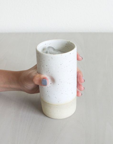 Cerámica Ideas, Diy Ceramic, Ceramic Tumbler, Diy Pottery, Pottery Classes, Ceramics Pottery Art, Pottery Cups, Ceramics Projects, Ceramics Ideas Pottery