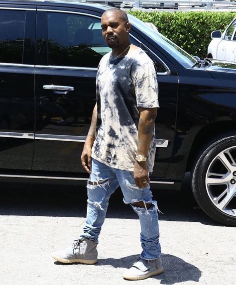 #YeezyTalkWorldwide by yeezytalkworldwide Yeezy 750 Outfit, Fear Of God Jeans, Kanye Fashion, Kanye West Style, Trippy Shirts, Yeezy Boost 750, Yeezy 750, Fear Of God, Yeezy Boost