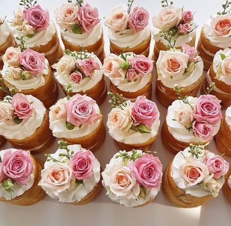 Bridal shower Fest Mad, Floral Cupcakes, Beautiful Cupcakes, Cute Cupcakes, Wedding Cupcakes, Pretty Cakes, Cake Inspiration, Cupcakes Decoration, Cupcake Cookies