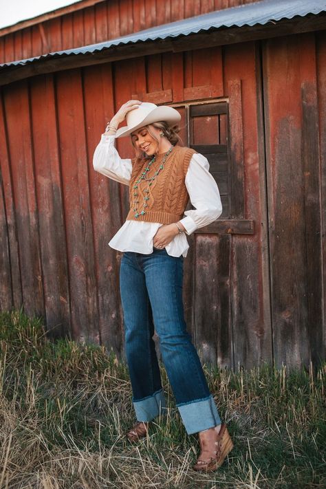 West Desperado, Western Sweaters, Jeans And Wedges, Chic Autumn, Vegas Outfit, Western Style Outfits, Rodeo Outfits, Business Casual Outfits For Work, Western Outfits Women