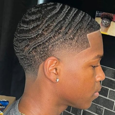 Rock a stylish look with afro hair styled into 360 waves. Embrace a suave and sophisticated hairstyle. 🌊 Mens Waves Haircut, 360 Waves Men Taper, Black Men Waves Haircut, 360 Waves Haircut, Waves Black Men, 360 Waves Men, Waves 360, Men Waves, Black Hair Fade