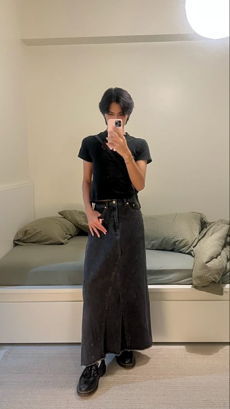 men, denim skirt, doc martens tassel loafers, nightout, outfits inspo, summer, black, grunge Maxi Skirt Men, Doc Martens Tassel Loafers, Mens Docs Outfit, Long Skirt Outfits Men, Masc Skirt Outfit, Tassel Loafers Men Outfit, Grunge Denim Skirt, Men In Denim, Beabadoobee Concert