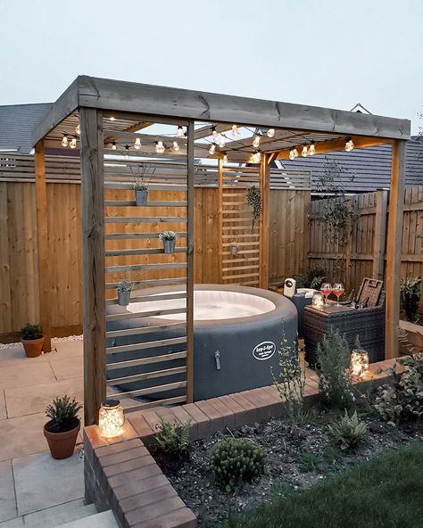 Whirpool Outdoor, Hot Tub Shelters, Deco Spa, Hot Tub Pergola, Small Hot Tub, Hot Tub Landscaping, Hot Tub Patio, Hot Tub Gazebo, Tub Enclosures