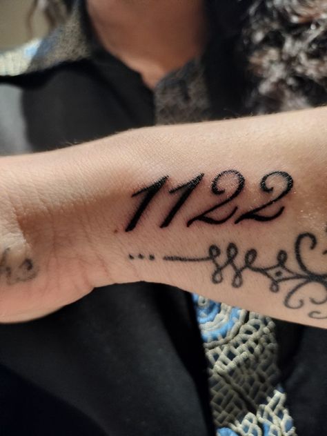 If you're seeing 1122, it means your angels are acknowledging your spiritual growth and awakening. They are showing you that you're on the right path to knowing yourself and others more deeply. 1122 Tattoo, Angel Number Tattoo, Sticker Sleeve, Knowing Yourself, Number Tattoo, Number Tattoos, Henna Body Art, On The Right Path, Angel Number