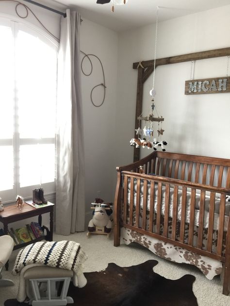 Nursery Ideas Cowboy, Black And White Western Nursery, Gender Neutral Nursery Western, Old Western Nursery, Western Cowboy Nursery, Gender Neutral Western Nursery Ideas, Cowboy Nursery Ideas, Cowboy Theme Nursery, Baby Boy Nursery Western