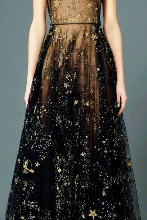 Prefall 2015 | Valentino - If I were ever to renew my vows, this would be the dress Looks Party, Stil Inspiration, Gorgeous Gowns, Gold Dress, Looks Style, Elie Saab, Mode Inspiration, Mode Style, Fancy Dresses