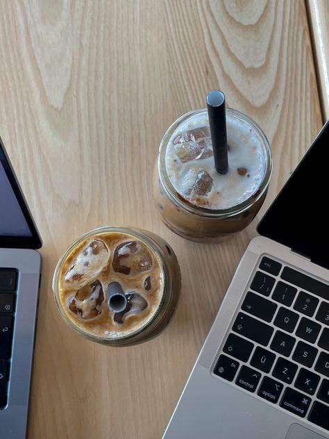 cafe study school life coffee iced latte computers student college cozy aesthetic Study Coffee, Cozy Aesthetic, Iced Latte, Coffee Date, School Life, Dream Life, Vision Board, Cafe, Coffee