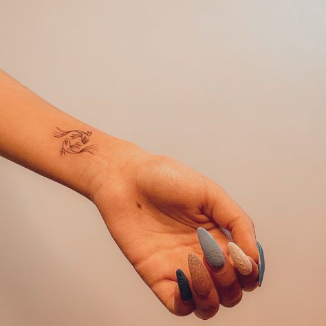 Atla Tattoos Small, Tui And La Tattoo Simple, Twi La Avatar Tattoo, Minimalist Atla Tattoo, Atla Tattoo Tui And La, Simple Avatar The Last Airbender Tattoo, Tui And La Tattoo The Last Airbender, Avatar Minimalist Tattoo, Avatar The Last Airbender Matching Tattoos