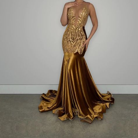 -Beautiful Golden Evening Dress With Glitter. -Size Xs (2-4) -Never Been Worn Elegant Evening Gowns Stunning Dresses Gold, Luxury Prom Dresses Gold, Gold Corset Long Dress, Gold Dress Long Off Shoulder, Enchanted Gold Prom Dress, Black And Gold Prom Dress Couture Candy, Golden Long Dress Gowns, Valdrin Sahiti Dresses Brown, Coming To America Gold Dress