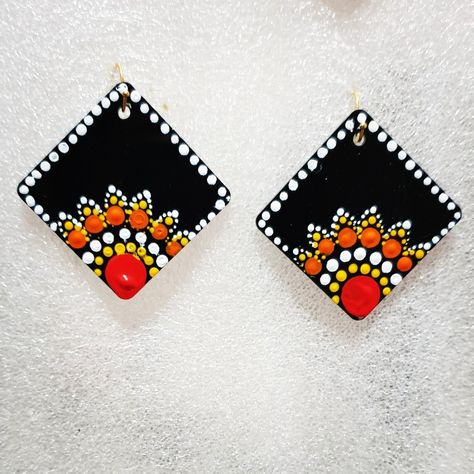 Mandala Art Earing, Mandala Art Earrings, Dot Mandala Jewelry, Mandala Art Jewellery, Earring Painting Ideas, Dot Painted Earrings, Dot Art Earrings, Dot Mandala Earrings, Cercei Din Lut Polimeric