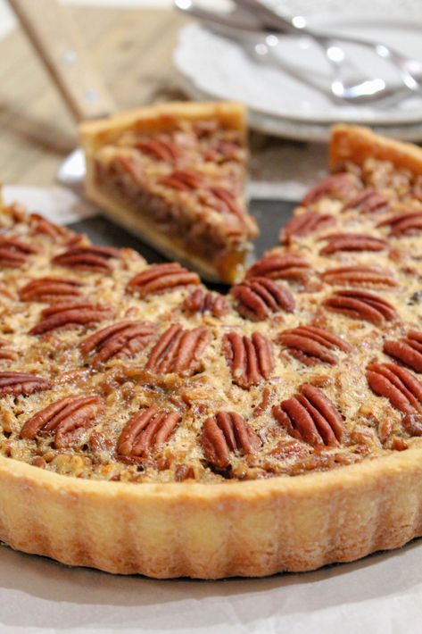 Pecan Tart Pies And Pastries, Apple Pecan Tart, Christmas Pecan Pie, Caramel Pecan Tart, Tart Pan Recipes Desserts, Pecan Pie Tartlets, Karo Pecan Pie Recipe, Holiday Tart Recipes, Pecan Tarts Recipe Easy