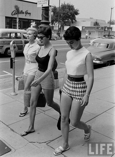 shorts sixties | 1960s short shorts and crop tops Istoria Modei, Old Hollywood Fashion, Bridget Bardot, Mode Retro, Mary Quant, Sixties Fashion, Look Retro, Female Shorts, Moda Retro