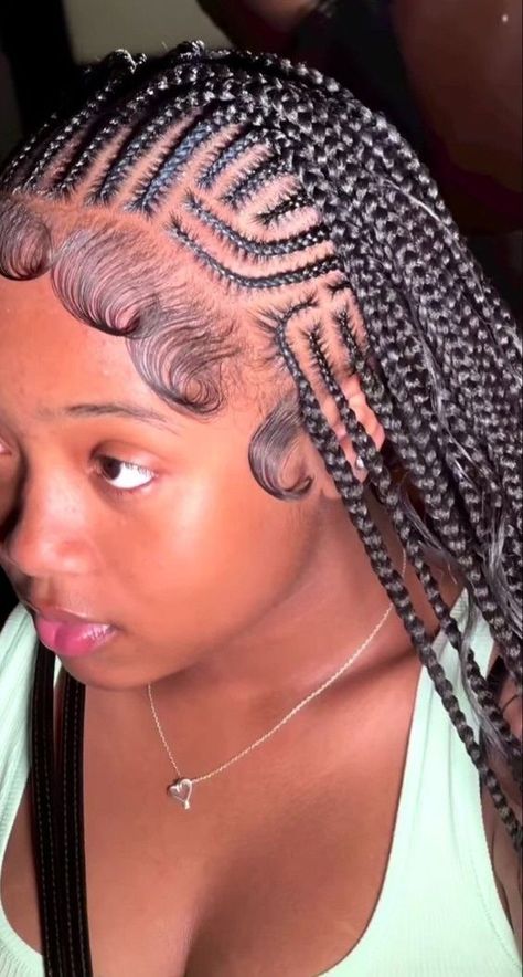 Small Knotless With Design, Hairstyle To Try Black Women, Back To School Hair Styles Braids, To The Scalp Braids, Cute Edges With Braids, Braided Up Ponytail Hairstyles, Trible Braids Freestyle, Big Fulani Braids, Freestyle Fulani Braids