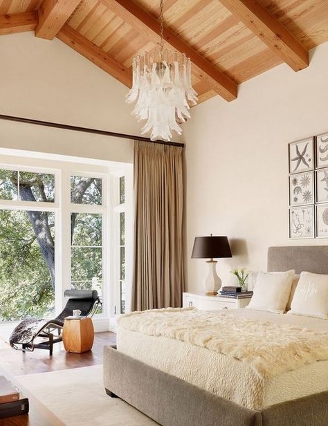 Vigas de madera y techo de madera Mediterranean Bedroom, Rustic Contemporary, Dreamy Bedrooms, Wood Bedroom, Southwestern Style, Contemporary Bedroom, Beautiful Bedrooms, Ceiling Design, Modern Rustic