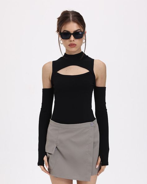 Model (Wearing S):• Height: 171cm | Bust: 83cm | Waist: 59cm | Hips: 89cm Details: Long-sleeve bodysuit with shoulder and chest cut-out details Length: Normal Sleeve Length: Long sleeves Materials: 95% Polyester + 5% Spandex Glove Sleeve Top, Matrix Outfit Woman, Matrix Inspired Outfit, Trinity Costume, Matrix Outfit, Top With Gloves, Glove Top, Consert Outfits, Pinterest Predicts