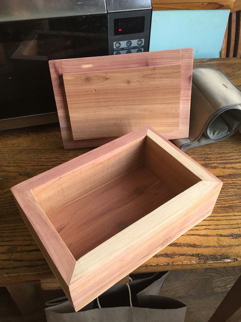 Small cedar box Diy Wood Box With Lid, Diy Wooden Box, Cedar Projects, Cedar Wood Projects, Woodworking Plans Toys, Wood Box Design, Cremation Boxes, Wooden Box Diy, Small Wood Box